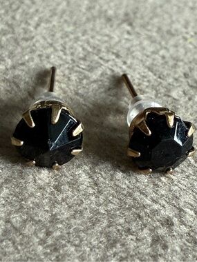 Classic Black Stone Stud Earrings - Gold Setting
